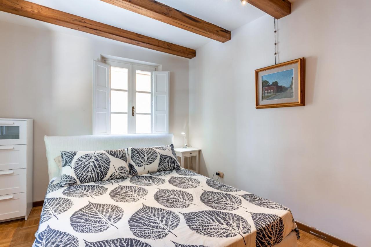 Piazza Napoleone Lovely Central Apartment Lucca Bagian luar foto